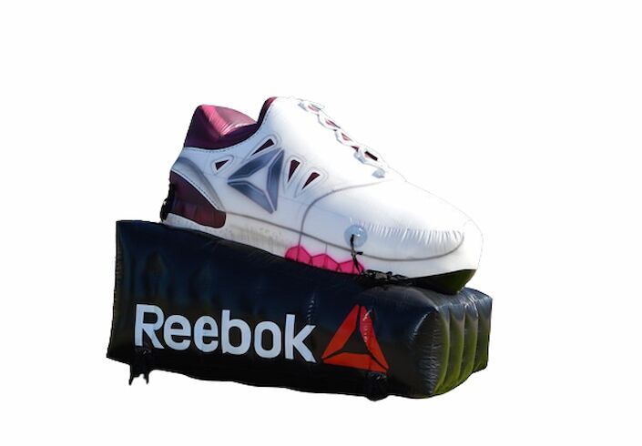 Maatwerk opblaasbare product vergroting van reebok schoen